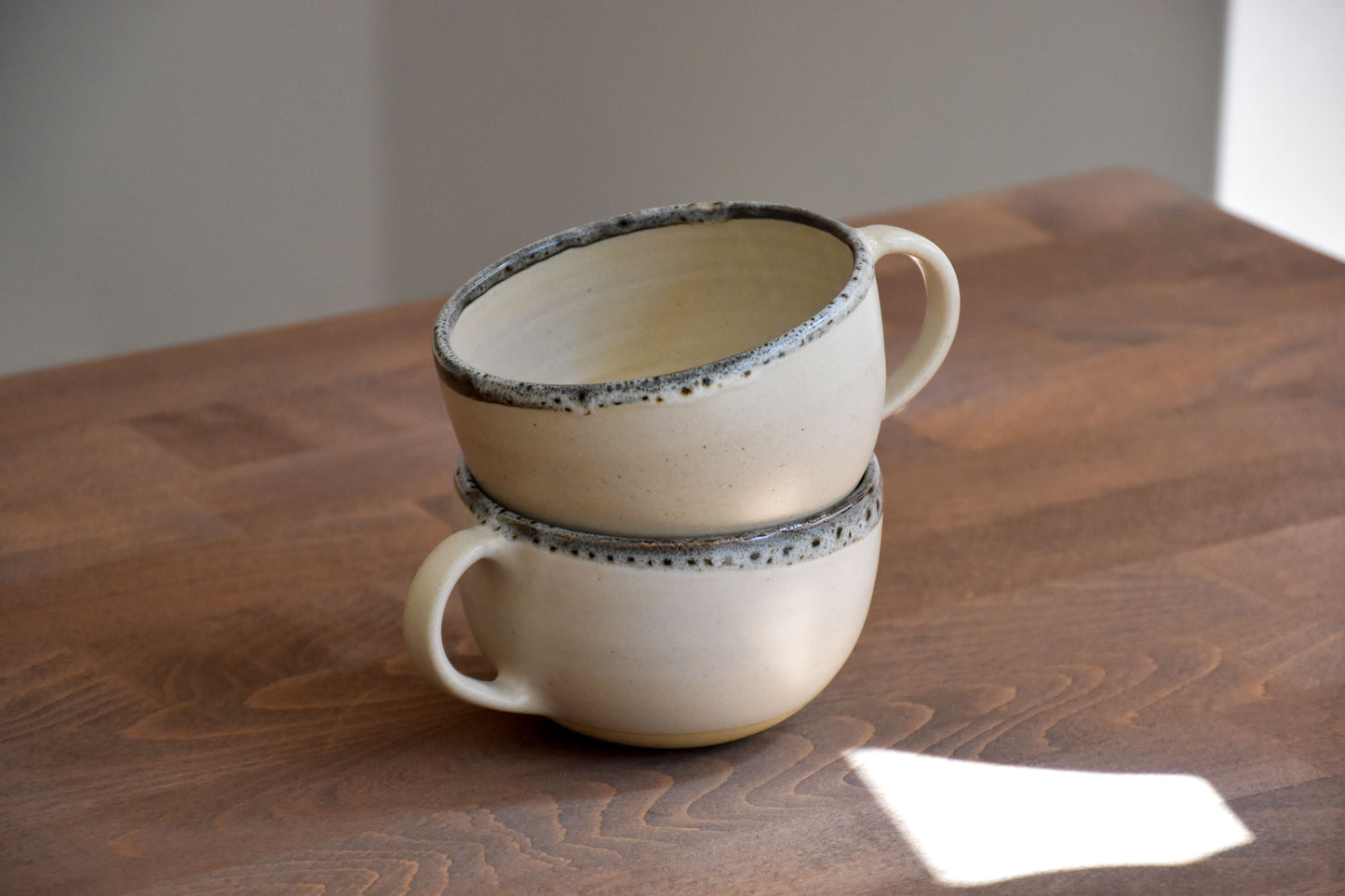 Tasse à anse basse